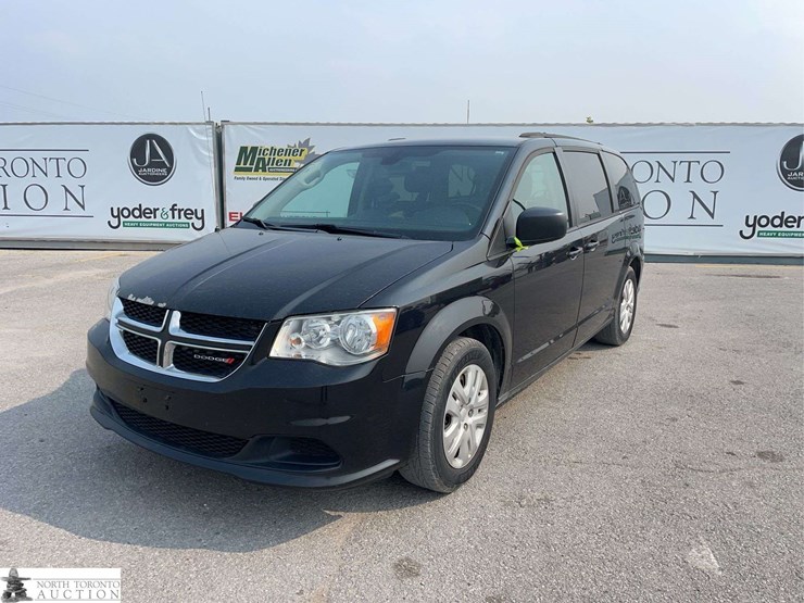 2018-dodge-grand-caravan-sxt-image-1