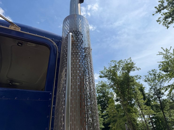 #1507-•-peterbilt-day-cab-truck-tractor-image-14