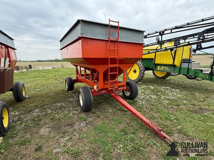 e-z-trail-275-bushel-gravity-wagon-image-3