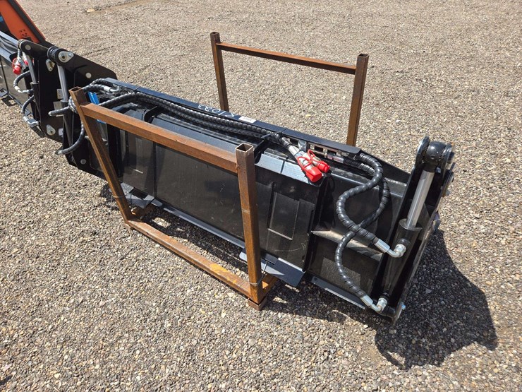 2026-giyi-skid-steer-quick-attach-(72")-4-in-1-bucket-image-2