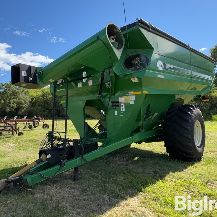 J&M 1151 Grain Cart