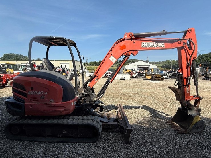 2017-kubota-kx040-4-image-5
