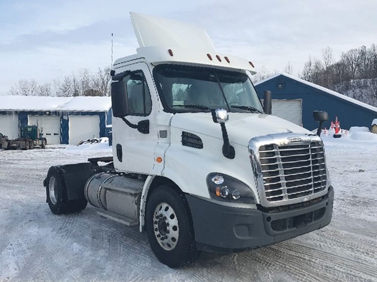 2018-freightliner-cascadia-113-image-1
