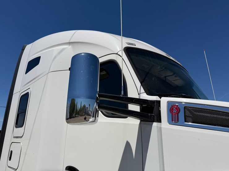 2018-kenworth-t680-image-22