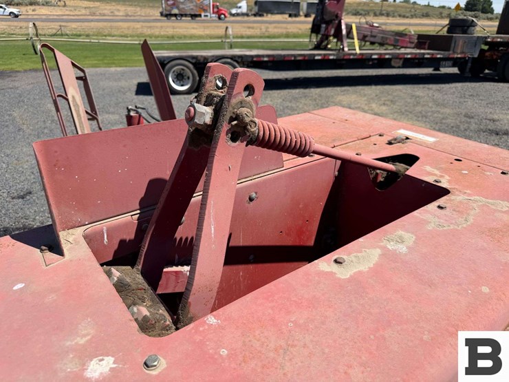 1975-massey-ferguson-235-image-32