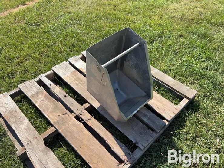 12”-stainless-steel-hog-feeders-image-12