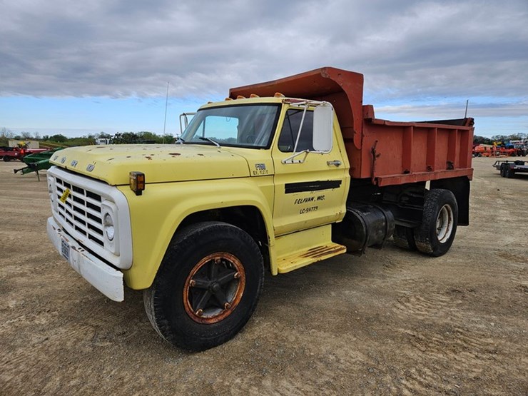 1975-ford-f750-image-1