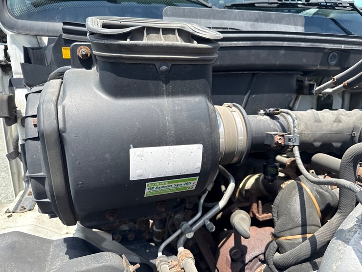 2018-hino-268-image-22