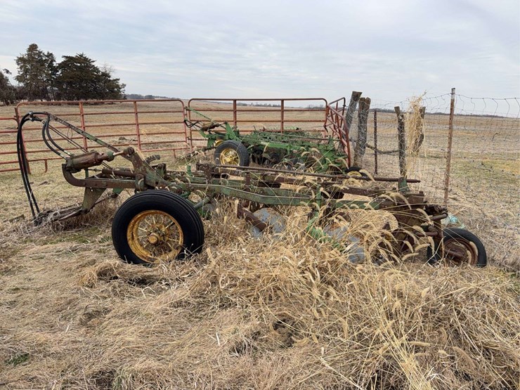 john-deere-pull-type-four-bottom-plow-image-7