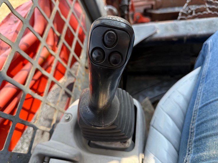 2014-kubota-svl75-2-image-25