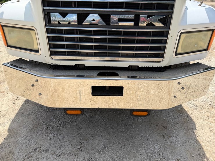 #1508-•-mack-day-cab-truck-tractor-image-41