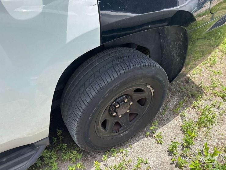 2018-chevrolet-tahoe-image-23
