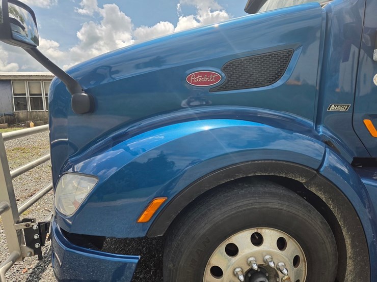 2019-peterbilt-579-image-16