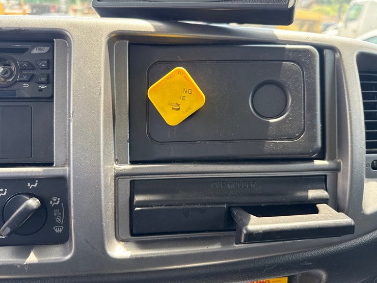 2018-hino-268-image-50