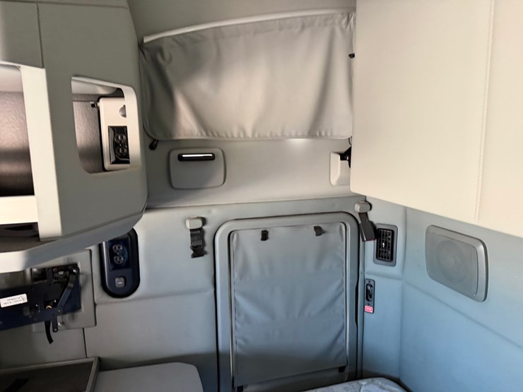 2018-kenworth-t680-image-57