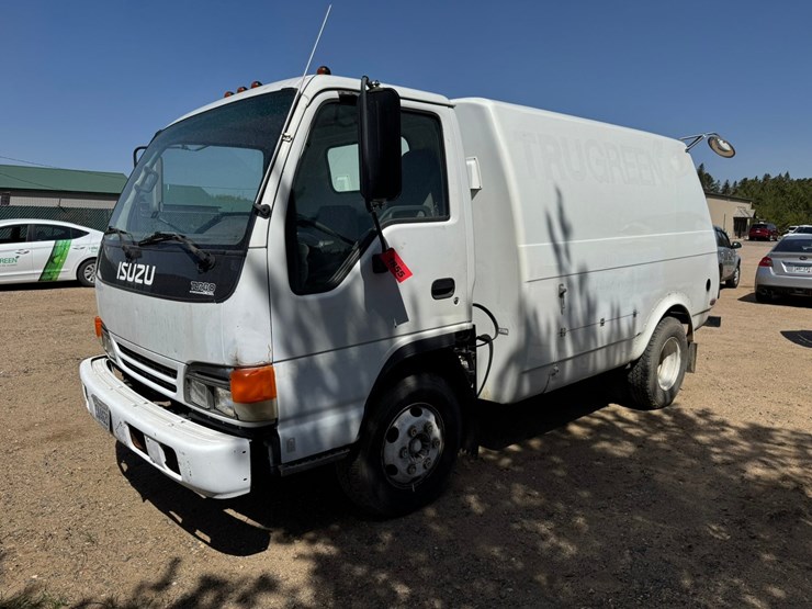 2002-isuzu-npr-image-1