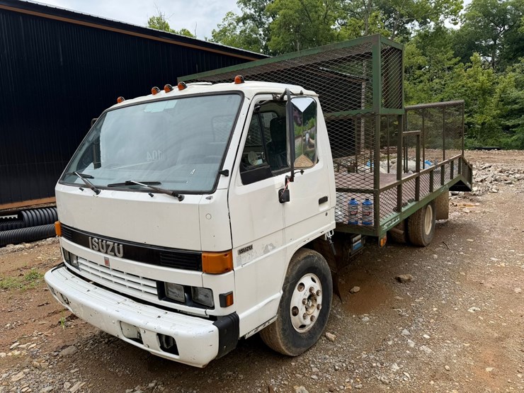 1993-isuzu-npr-image-1