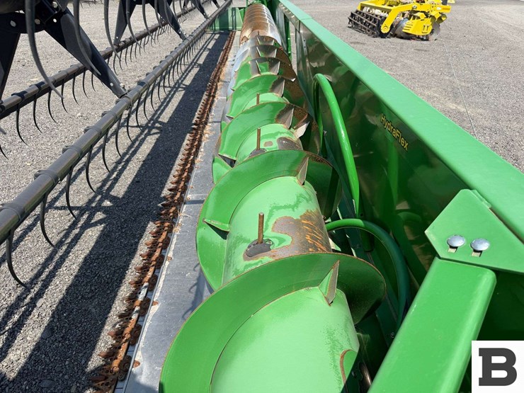 2019-john-deere-635f-image-10