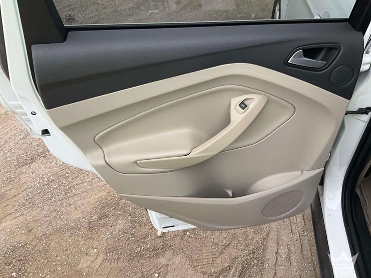2016-ford-escape-image-24