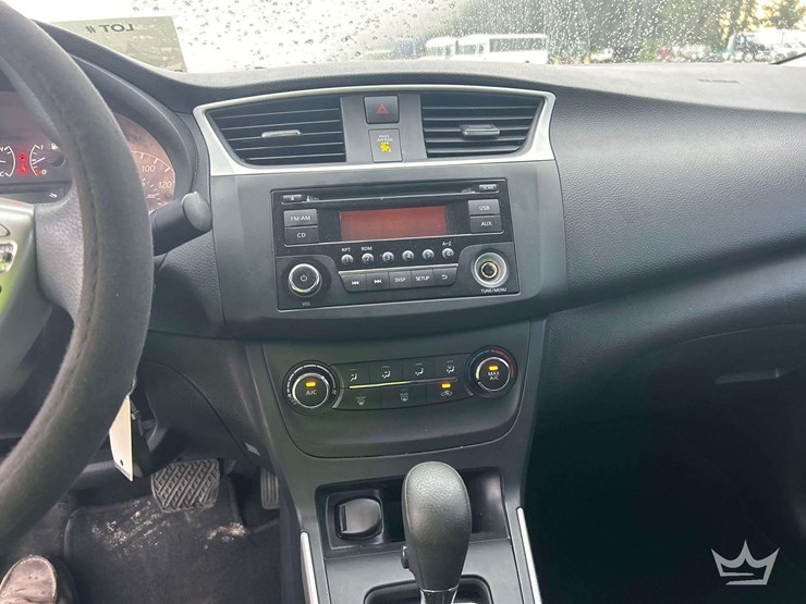 2016-nissan-sentra-sedan-image-18