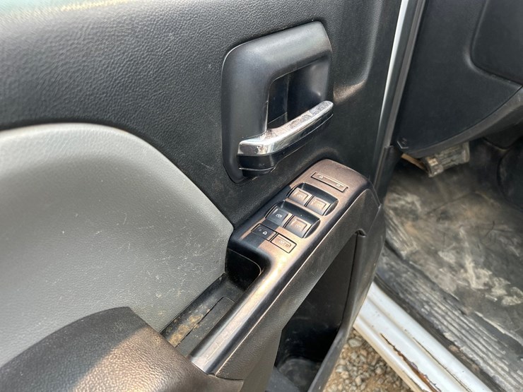 2019-chevrolet-silverado-3500hd-image-43