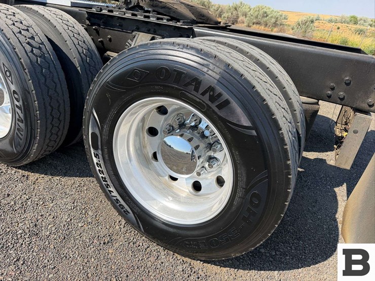 2016-kenworth-t680-image-13