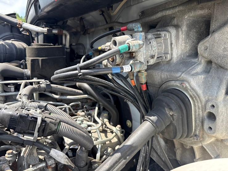 2018-hino-268-image-13