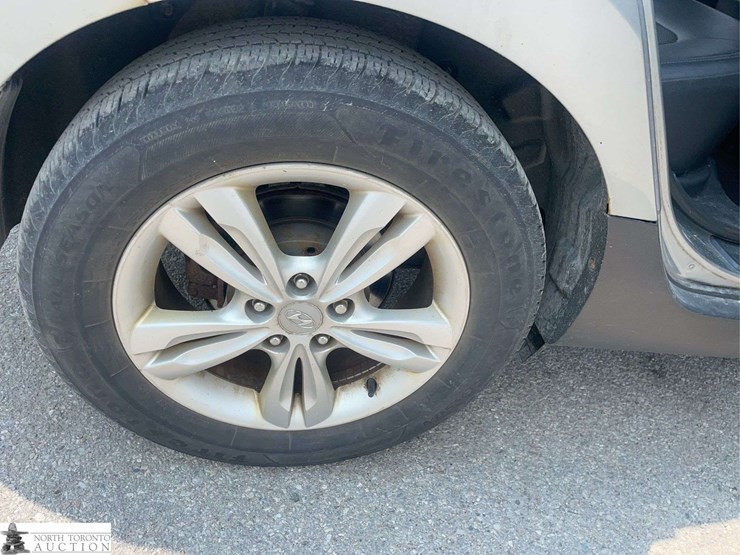 2010-hyundai-tucson-image-21