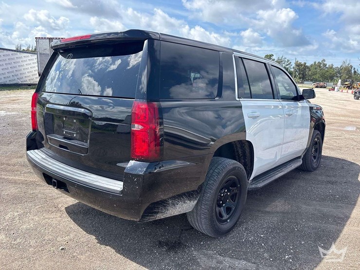 2020-chevrolet-tahoe-image-3