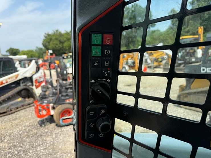 2024-bobcat-t86-image-21
