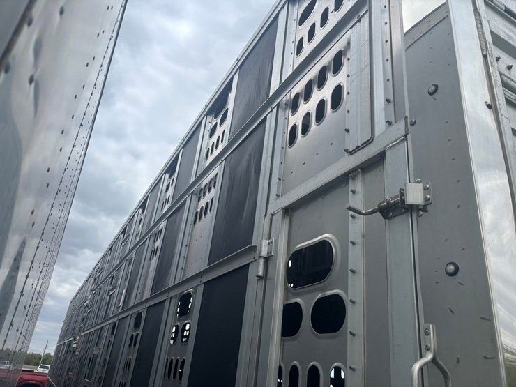 #2150-•-2017-barrett-53'-cattle-semi-trailer-image-23
