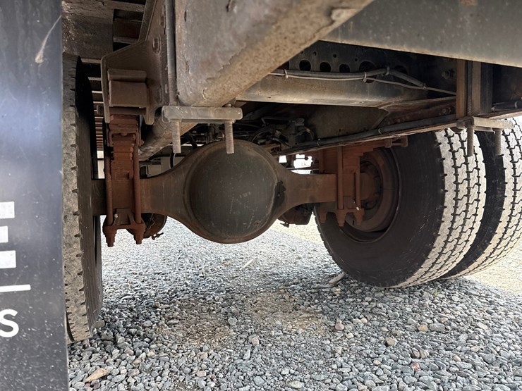 2018-hino-268-image-30