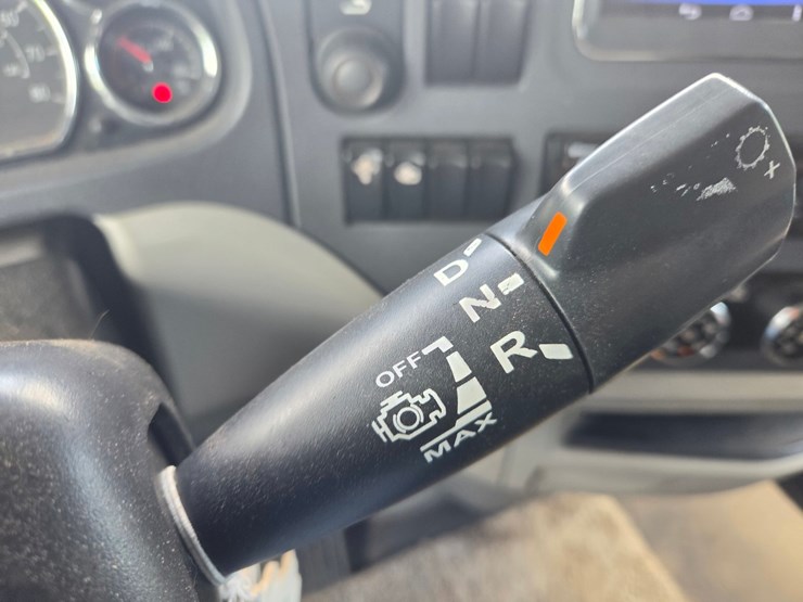 2019-peterbilt-579-image-55