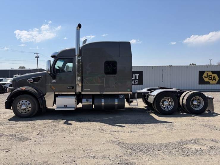 2021-peterbilt-567-image-6