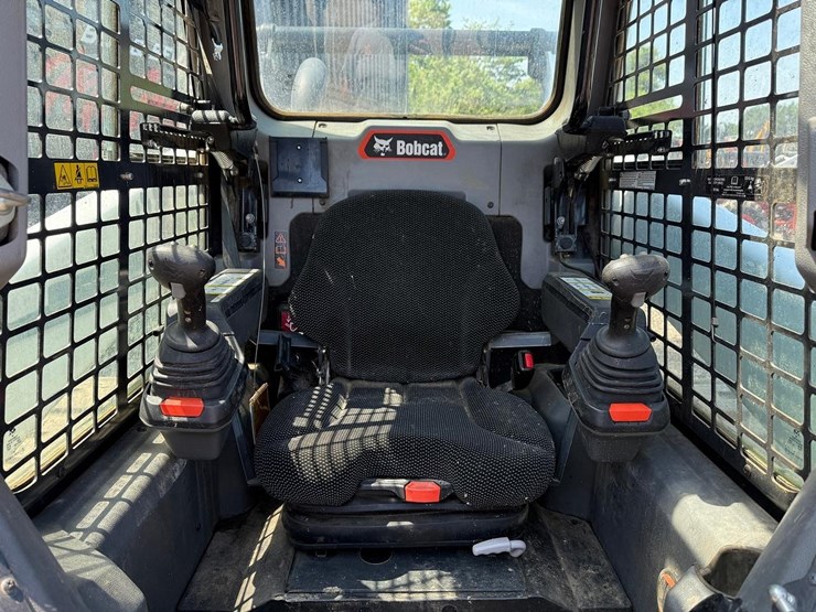 2022-bobcat-t76-image-19