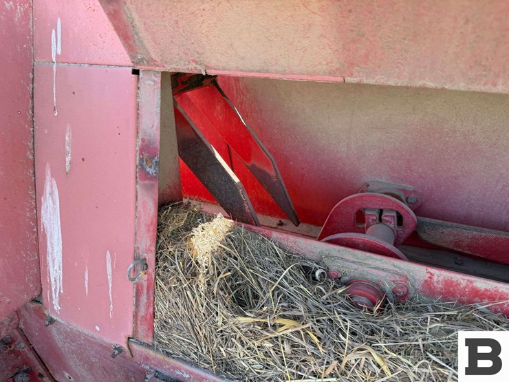 1975-massey-ferguson-235-image-26
