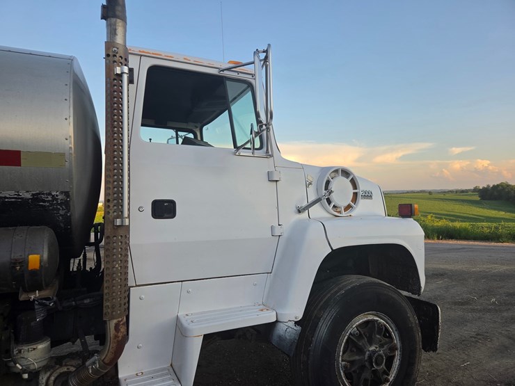 1991-ford-l8000-image-17