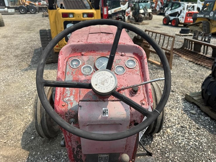 massey-ferguson-165-image-13