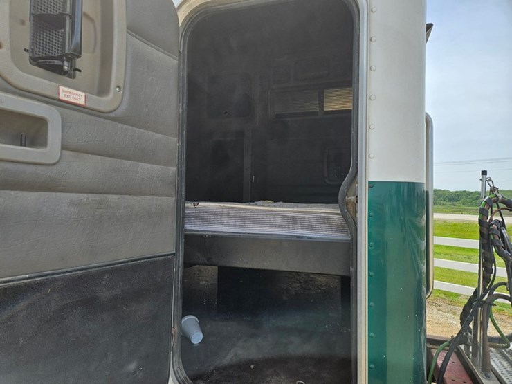 2006-peterbilt-379-image-35