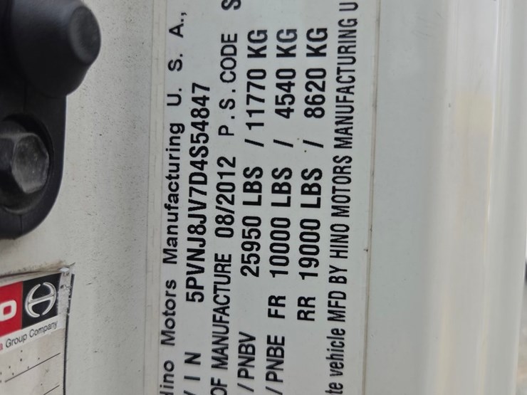 2013-hino-268-image-67