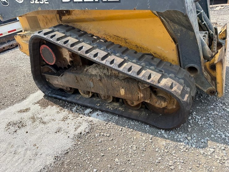 2016-deere-323e-image-12