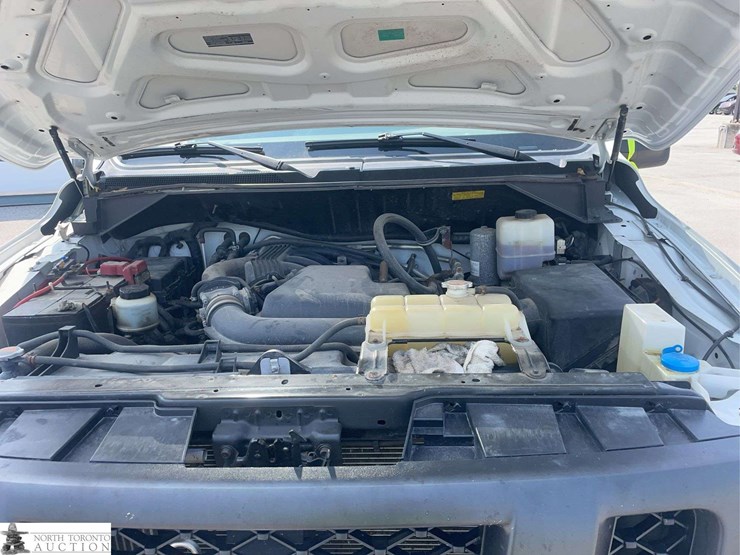 2020-nissan-nv2500hd-image-9