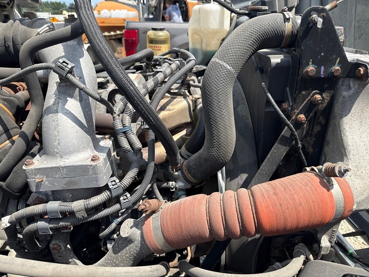 2018-hino-268-image-20