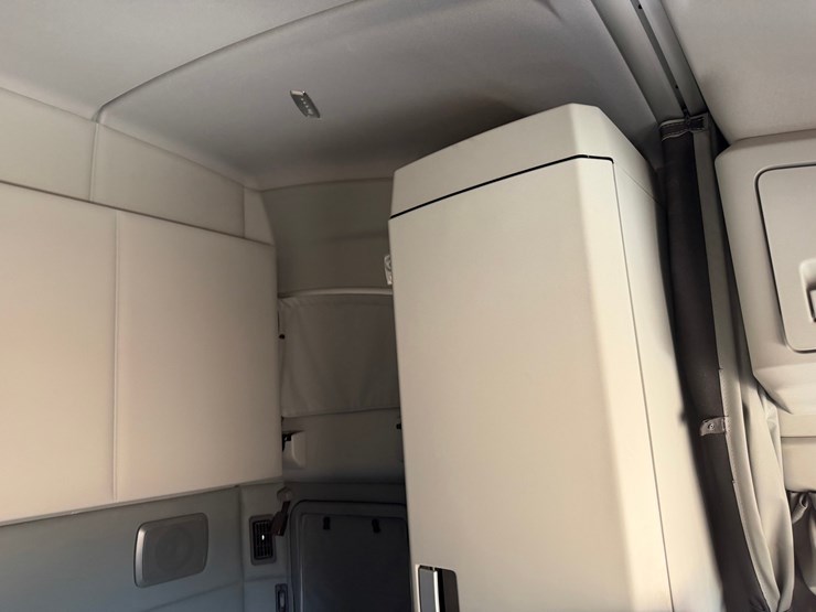 2018-kenworth-t680-image-53
