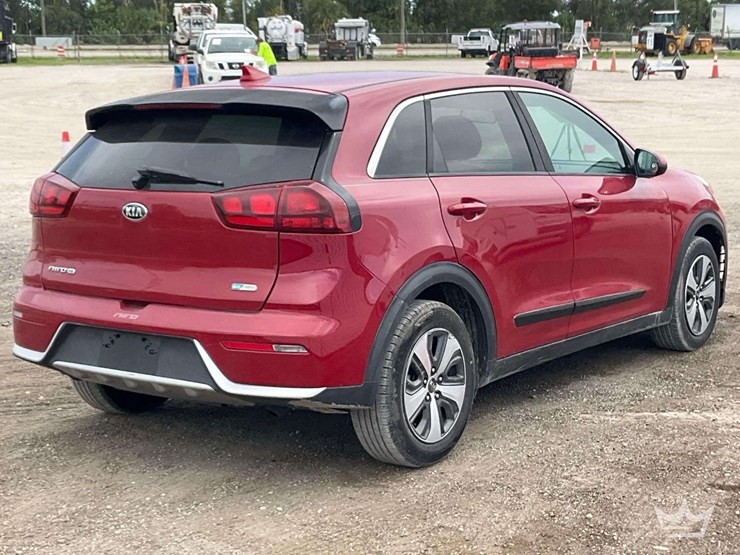 2017-kia-niro-hybrid-suv-image-3