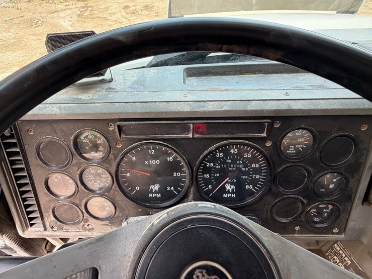 #1509-•-mack-day-cab-truck-tractor-image-60