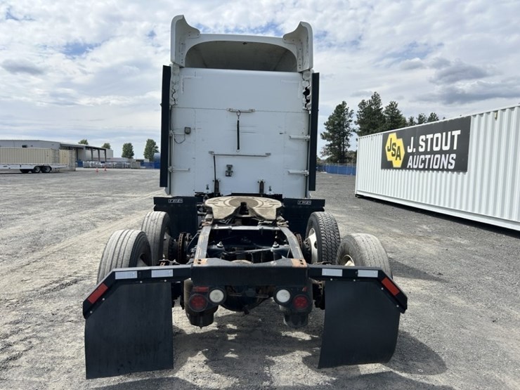 2016-peterbilt-389-image-4