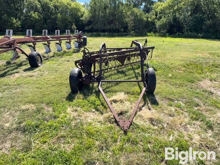 international-side-delivery-rake-image-2