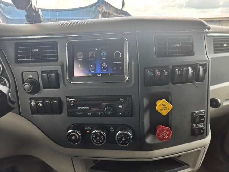 2019-peterbilt-579-image-53