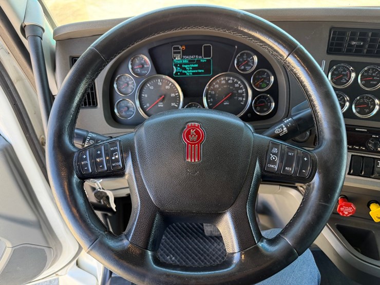 2018-kenworth-t680-image-65
